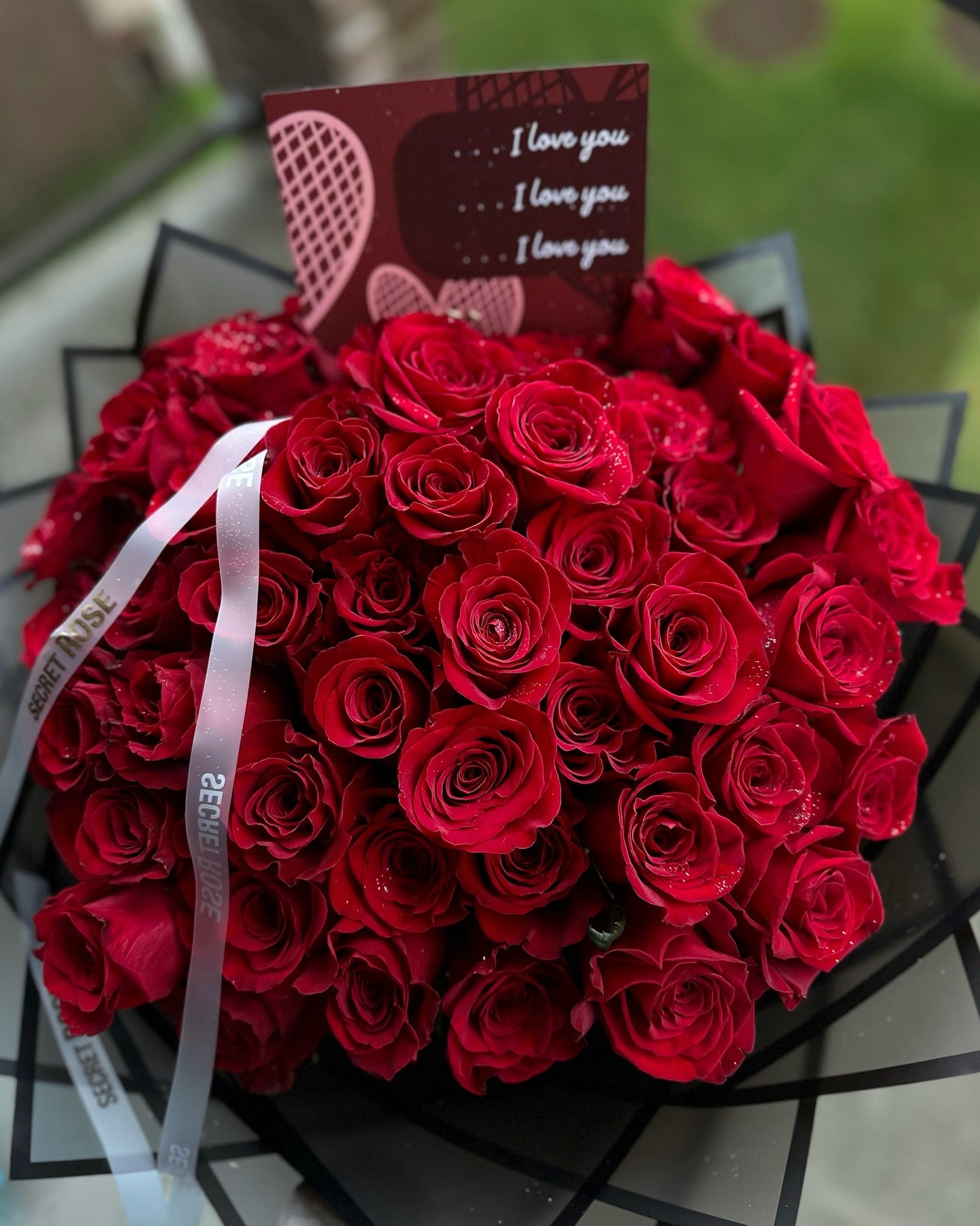 175 red roses